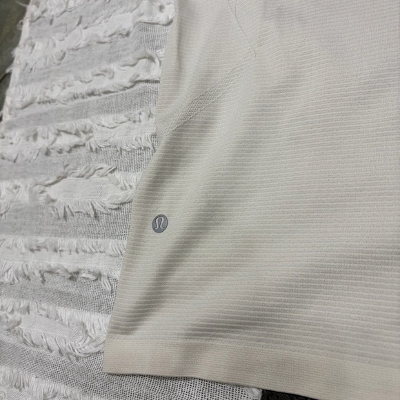 Lululemon Shirt Mens Beige Sz M Tan Metal Vent Tech Outdoor Gym Casual Gorpcore - Picture 12 of 12